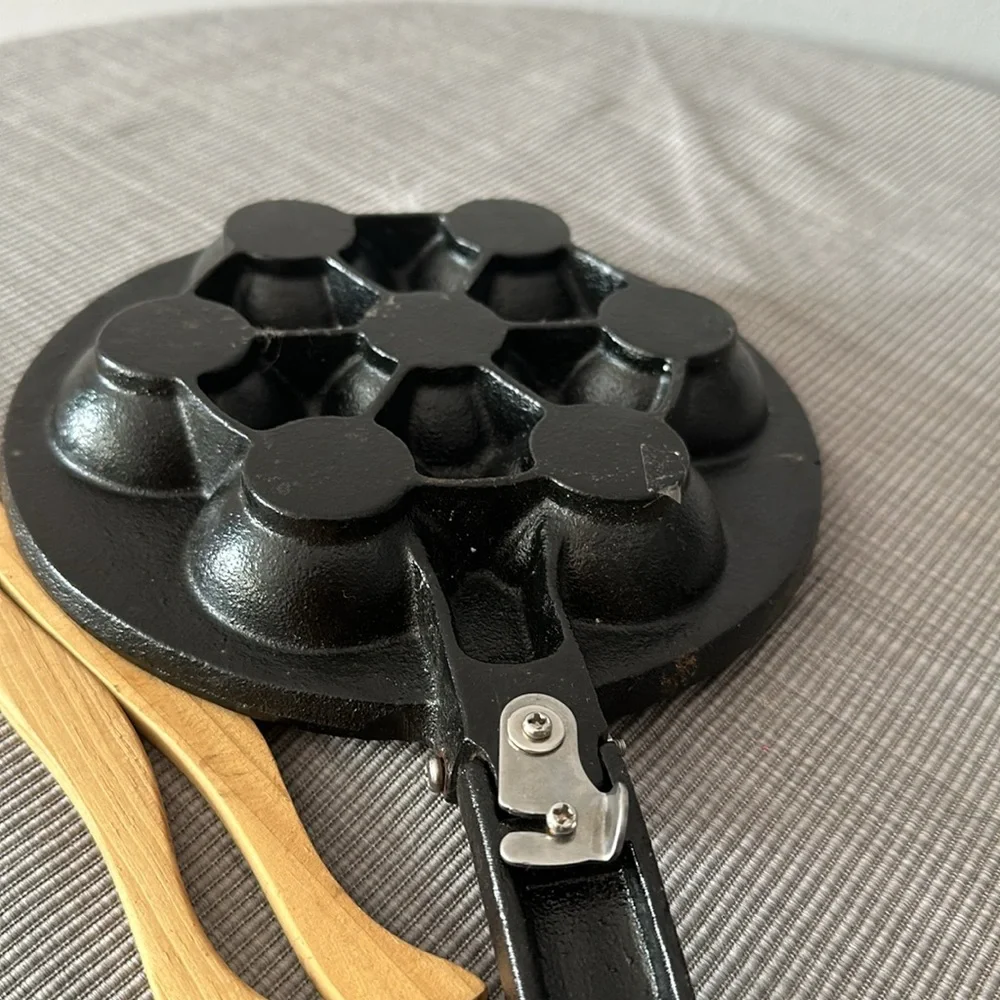 Vintage Cast Iron 7 Danish Pastry Biscuit Pan Egg Poacher Seasoned